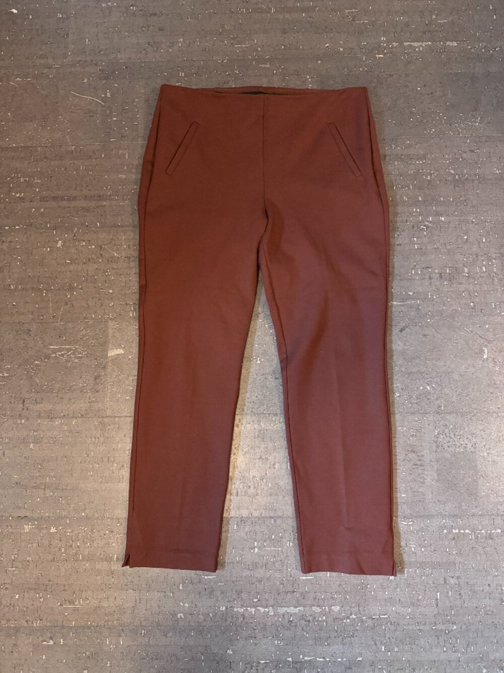 Chico's Flat Front Pull On Tapered Ankle Pants Brown Rust